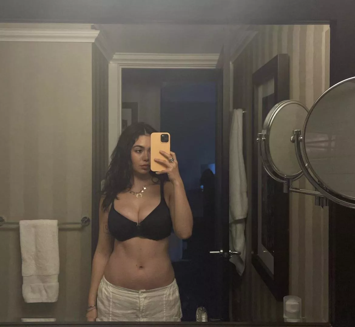 Auli’i Cravalho and that amazing set