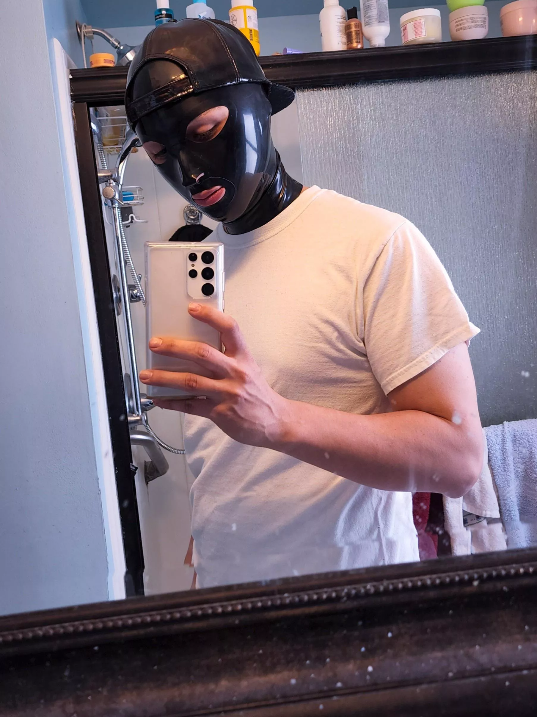 Finally, I can show my real face now that I have my first hood !!