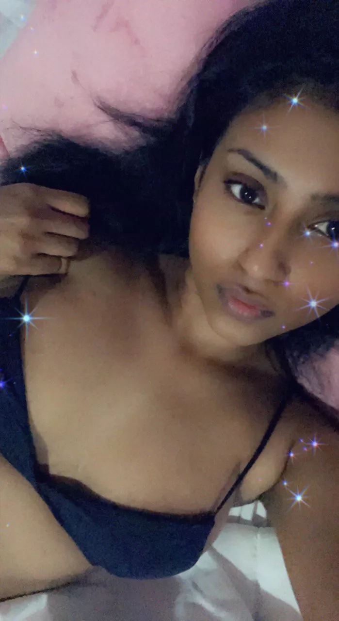 Forget about your dream girls ,I'm here to hear you better and eat you better👅😈