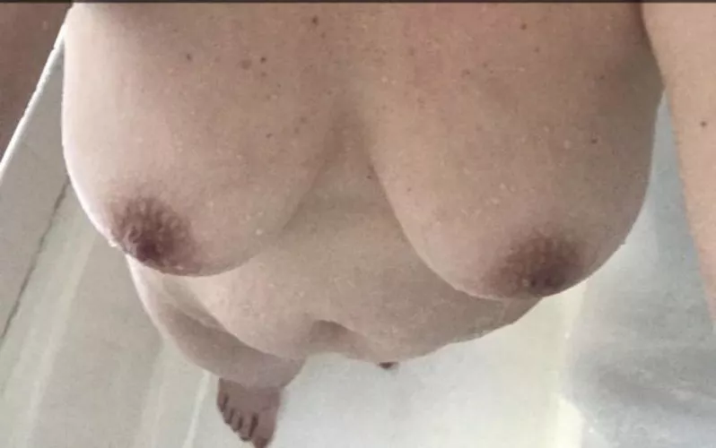 Hubby is out of town & I’m horny and fertile! Whip it out to fill me!