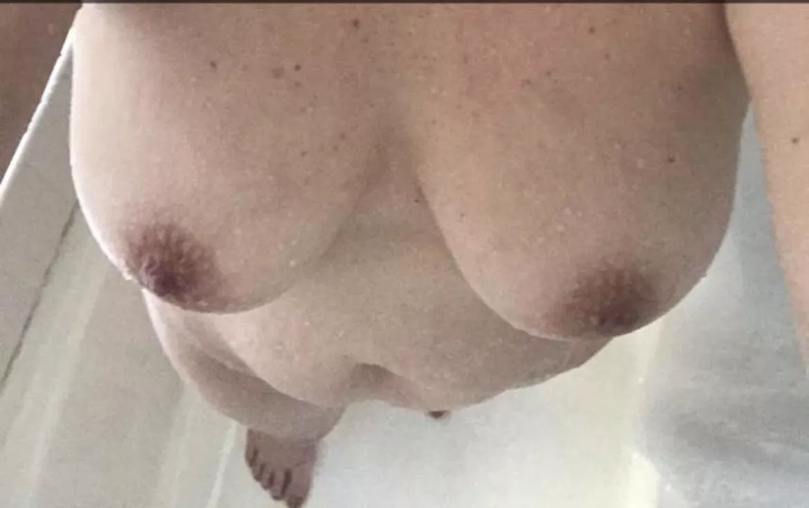 Hubby is out of town & I’m horny and fertile! Whip it out to fill me!