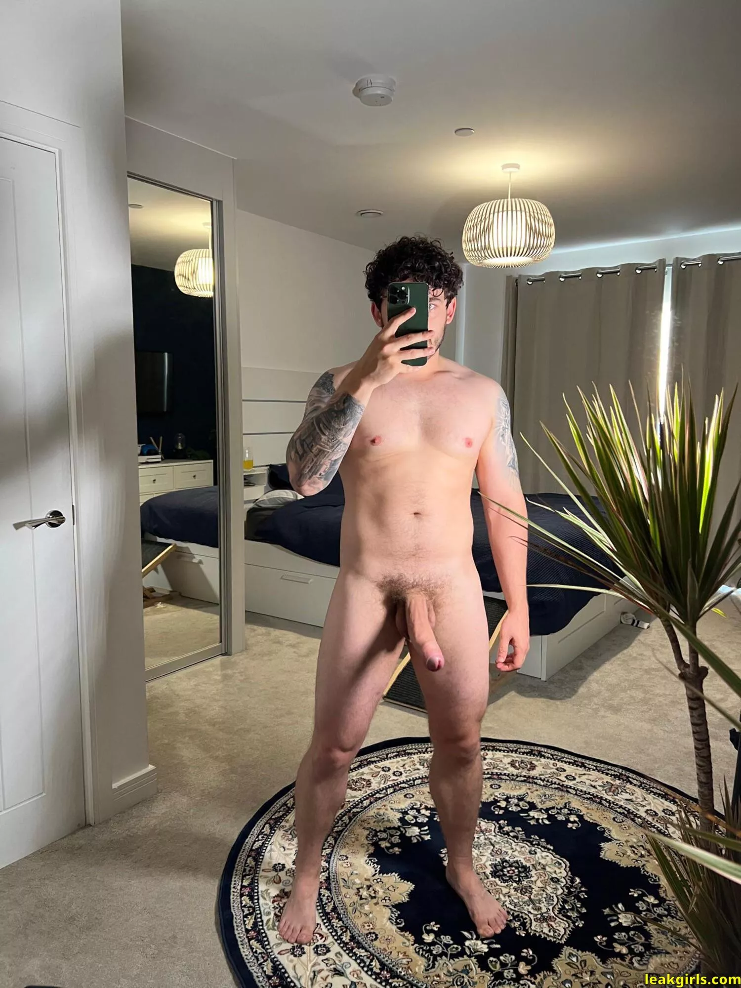 Ig’s got a hook in it