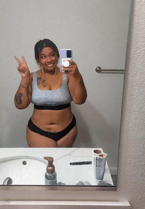 in the mood to get my thick thighs and cheeks spread 🤪🍆