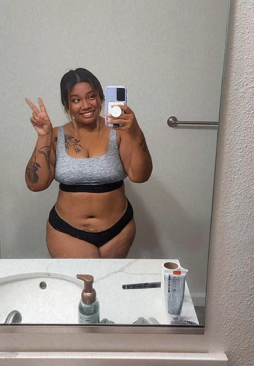 in the mood to get my thick thighs and cheeks spread 🤪🍆