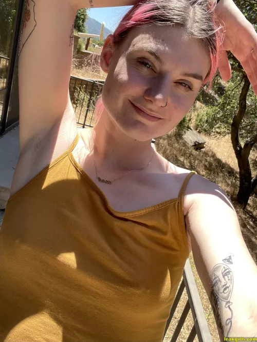 Loving tte sun and gentle breeze