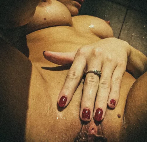 Nice Tiddys …. Pretty pussy