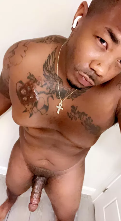 Some ladies love a thick man.