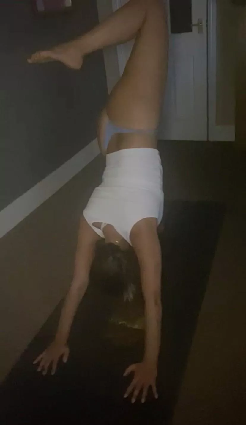 Three legged dog forward to high lunge 🧘🏼‍♀️😉