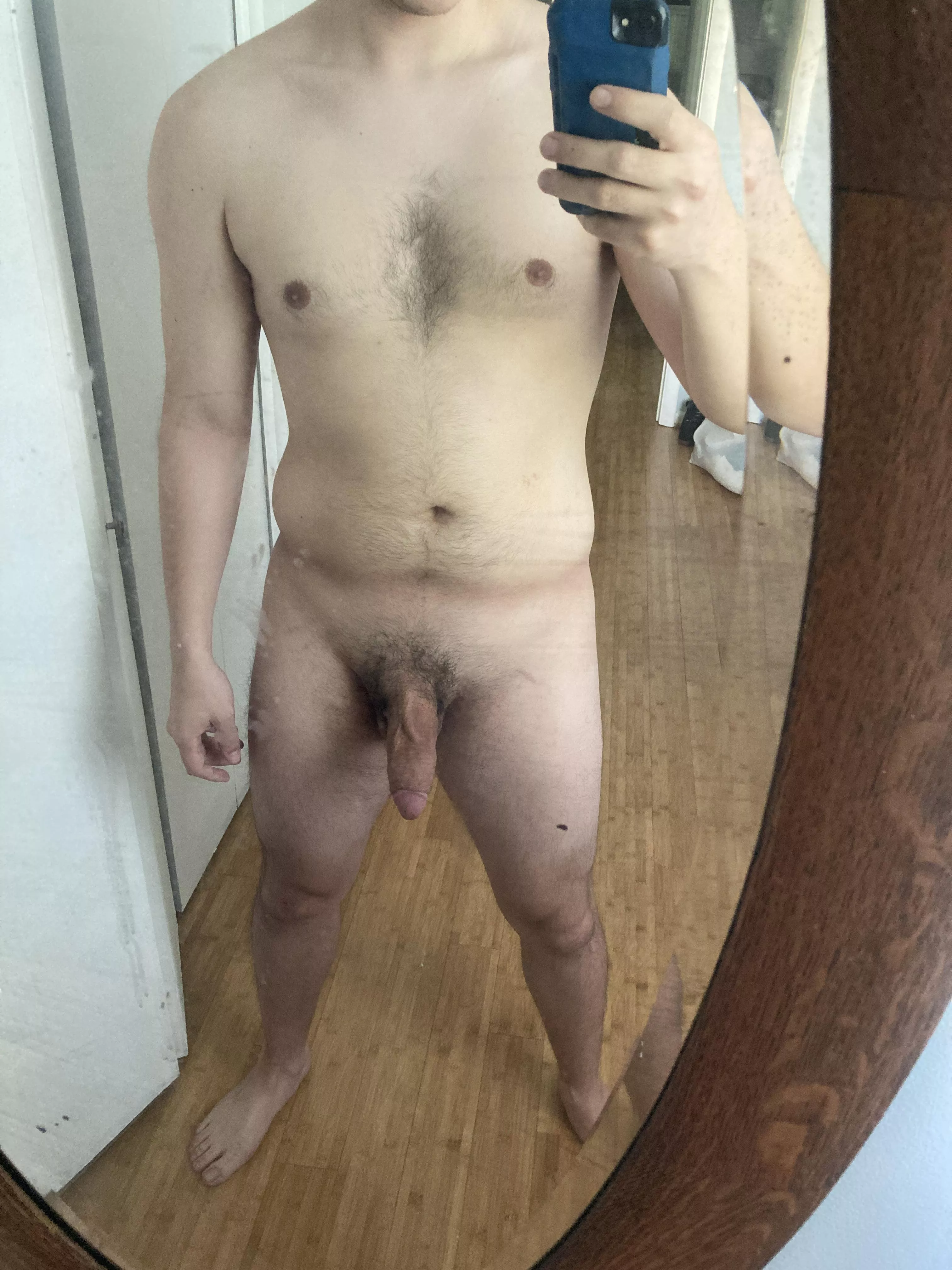 23M halfway through a weight loss journey—lemme know how I’m doing!