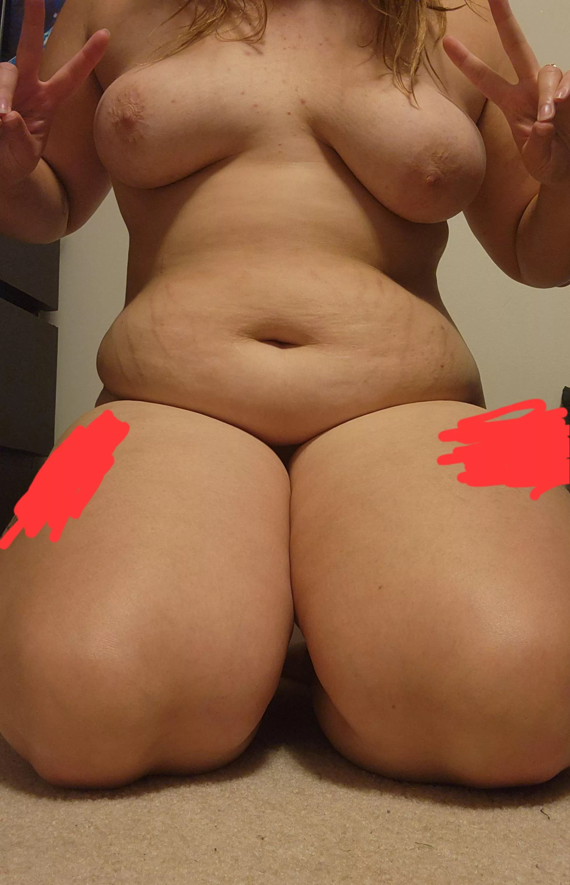 25, 5'4, 210 lbs- learning to love myself yet all I see are the flaws. 🥴