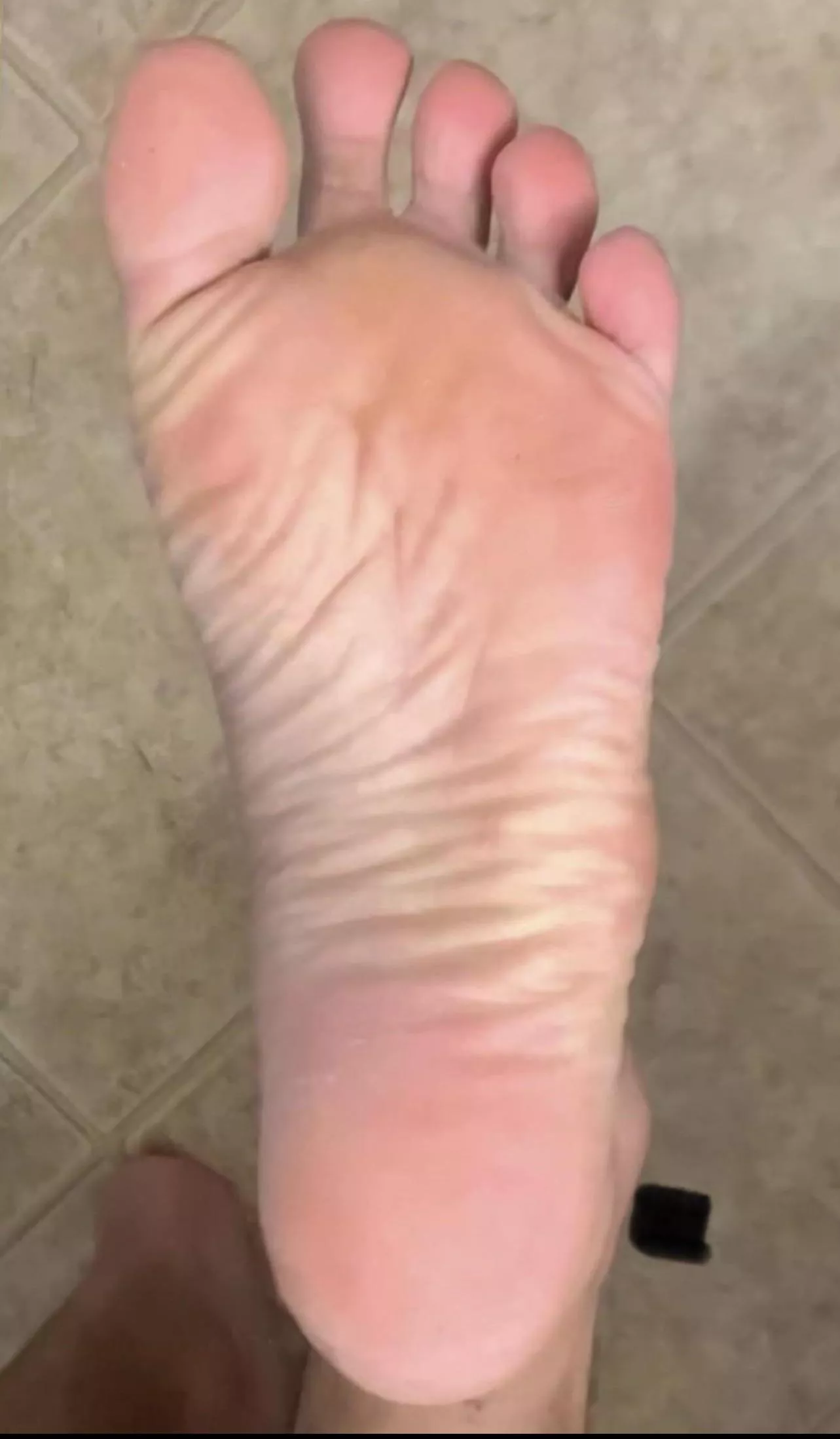 25m Connecticut - I want a man to suck on my toes while I wiggle them in your wet mouth hmu to meet up (Serious people only) I’ll do it for free I just enjoy it so much. Slide to see all 5 pictures