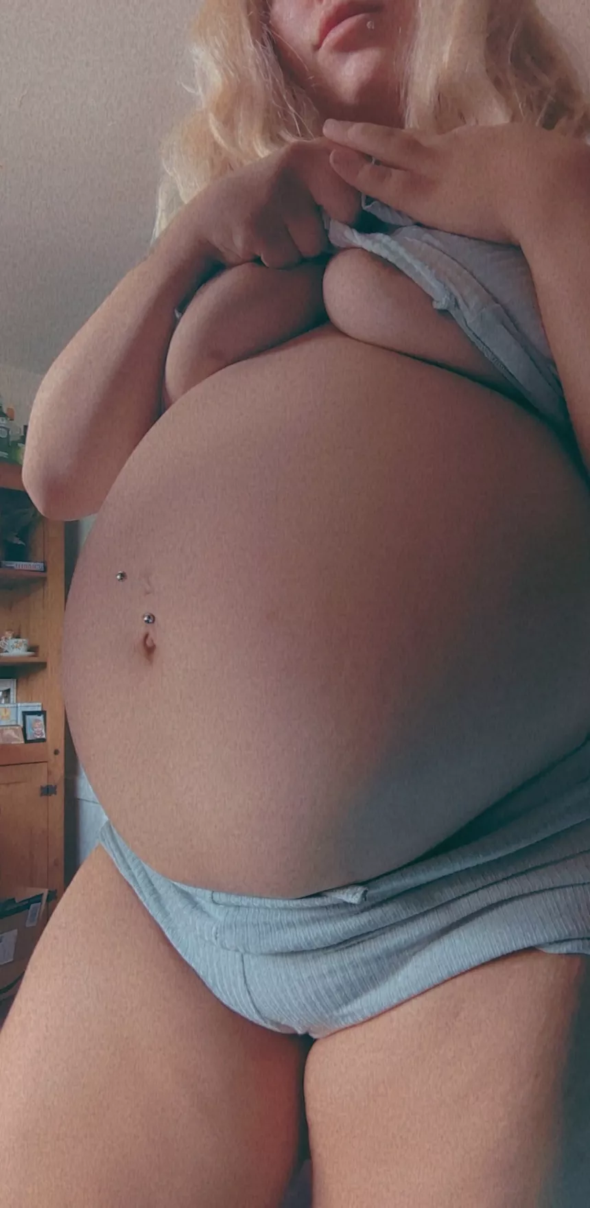 36 weeks nothing will stop this experienced milf from getting a good seeing you 😈🤤