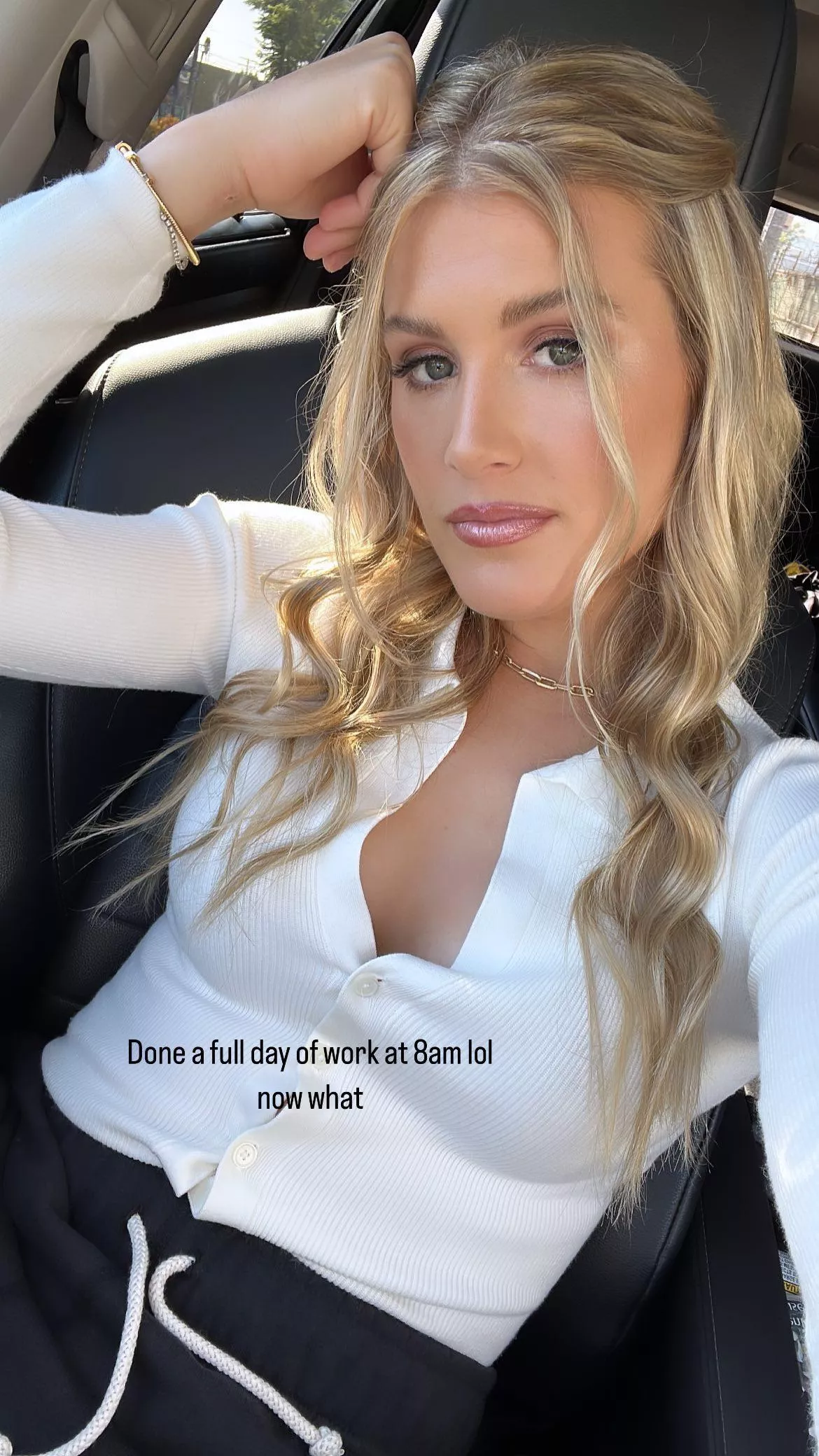 Anybody wants to help me cum for Genie Bouchard? She got me all hard!