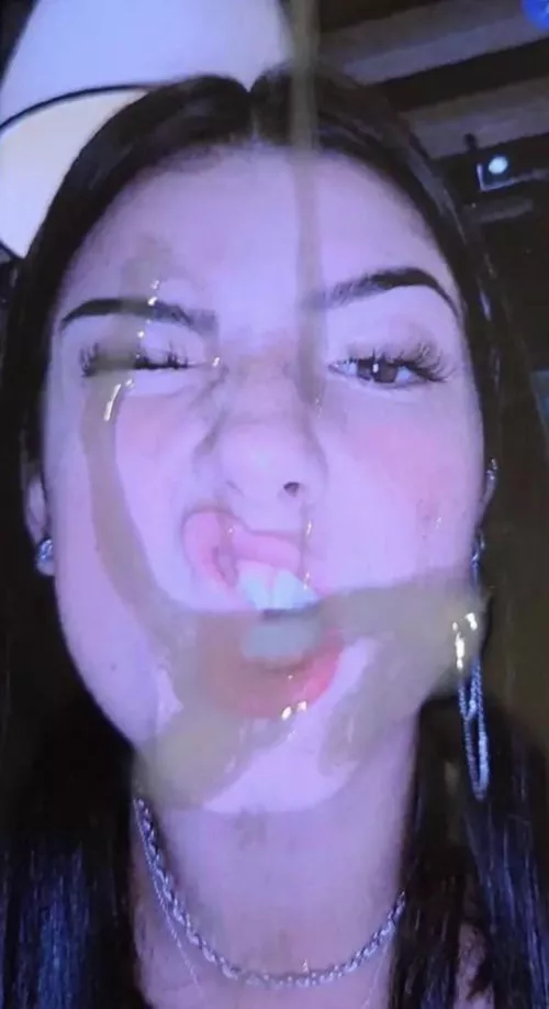 Anyone wanna watch me trib or help me cum for a celeb