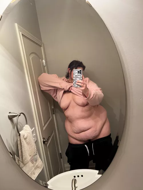 Ask, and you shall receive😈 tummy and titties out🖤💋