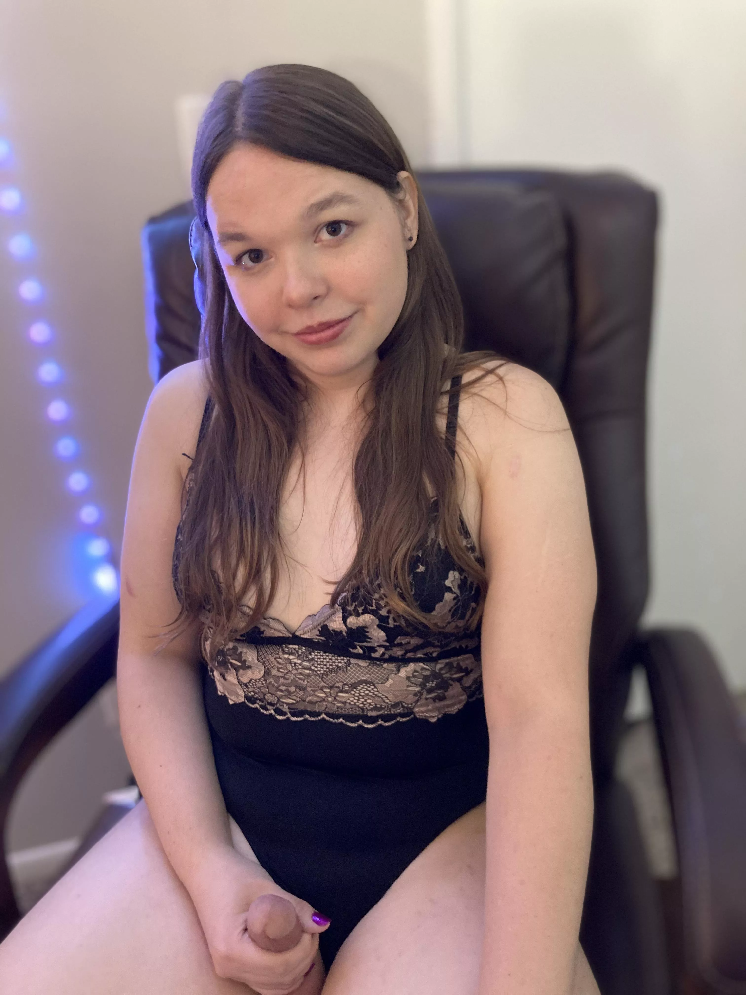 can i sit in your lap? 💖