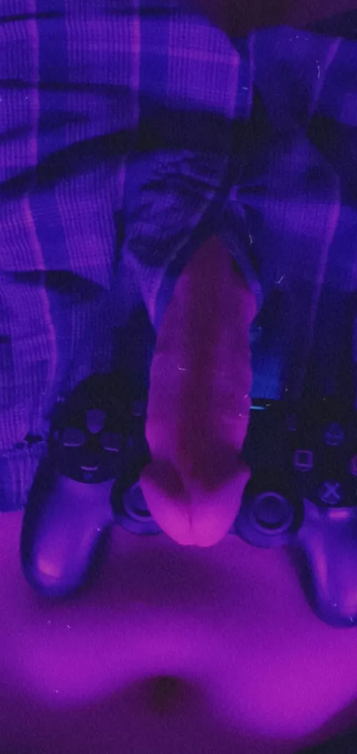 can someone carry me in Apex legends please :p Dm me for my psn name