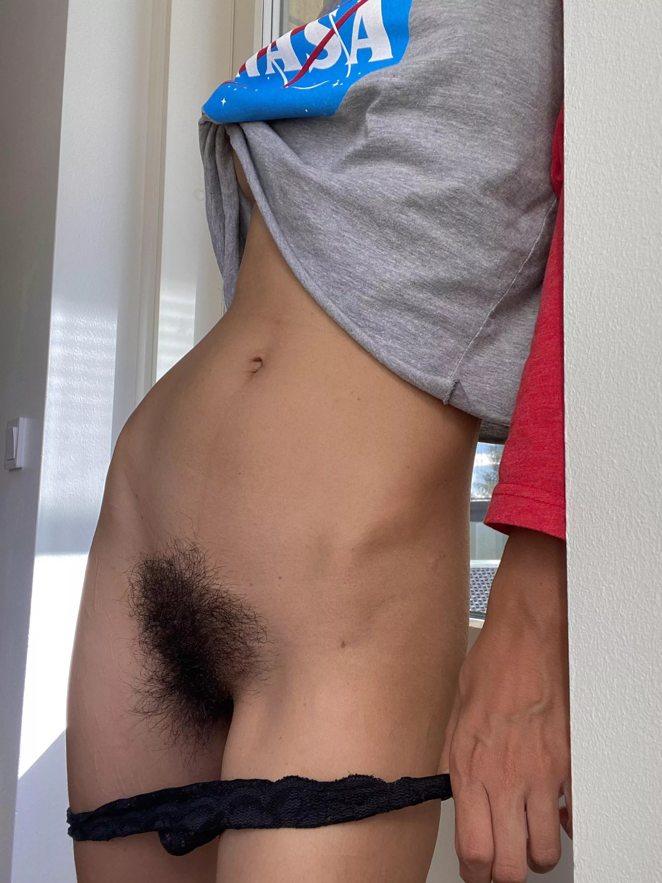 I had a feeling you guys would appreciate my very hairy pussy today…