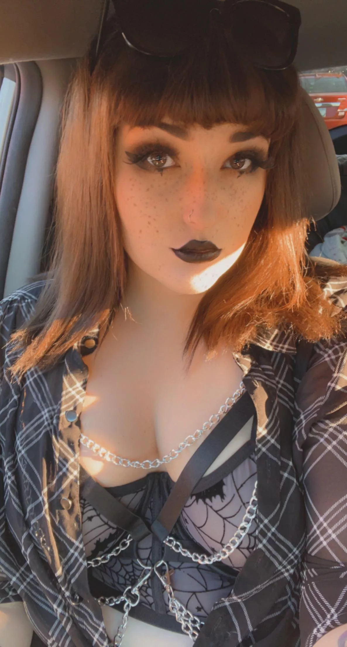 If you saw me in public, what would I make you think in your head? 😈🖤