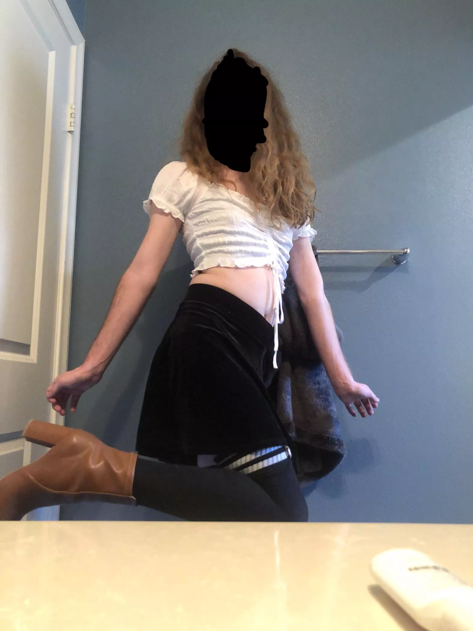 I’m so tiny you could carry me with 1 arm :3