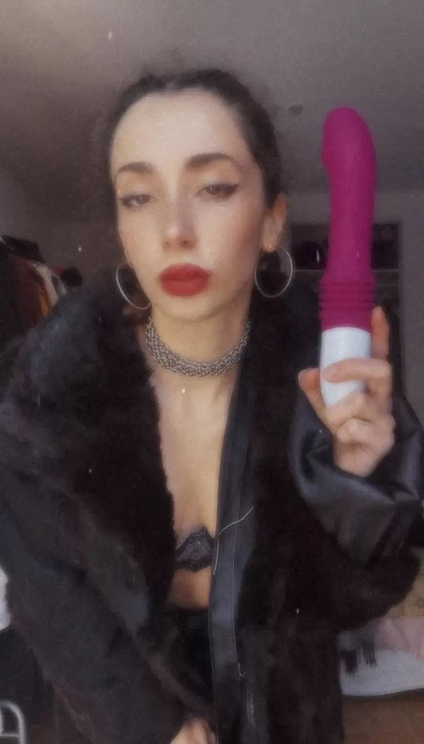 i’m the one that controls your pleasure😈