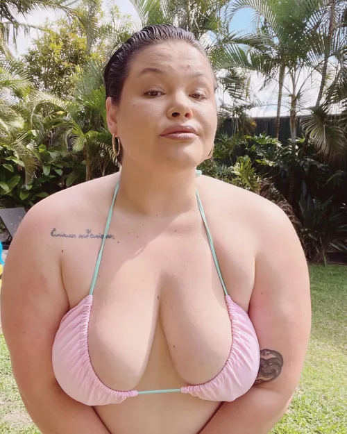 Mama is out getting some sun ☀️