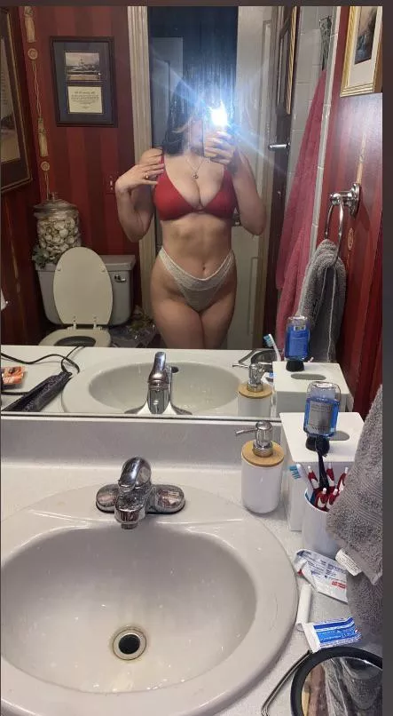 My DD tits barely fit in this bra :/ can someone undo it for me! [F]18