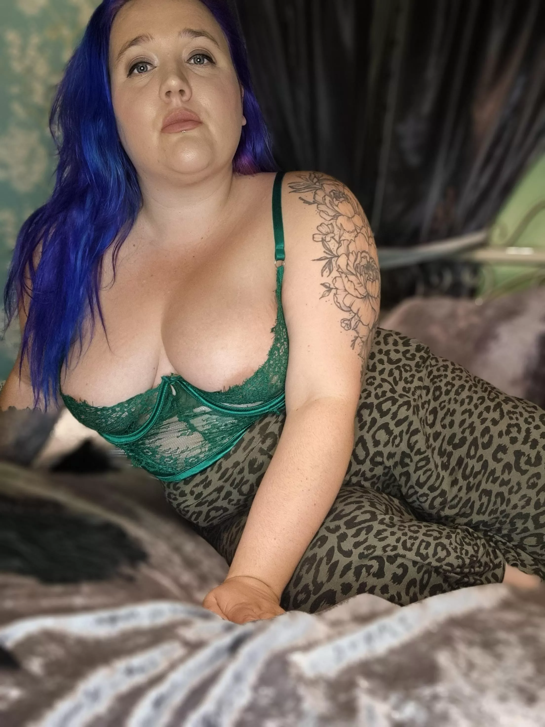 popping out my corset 😏