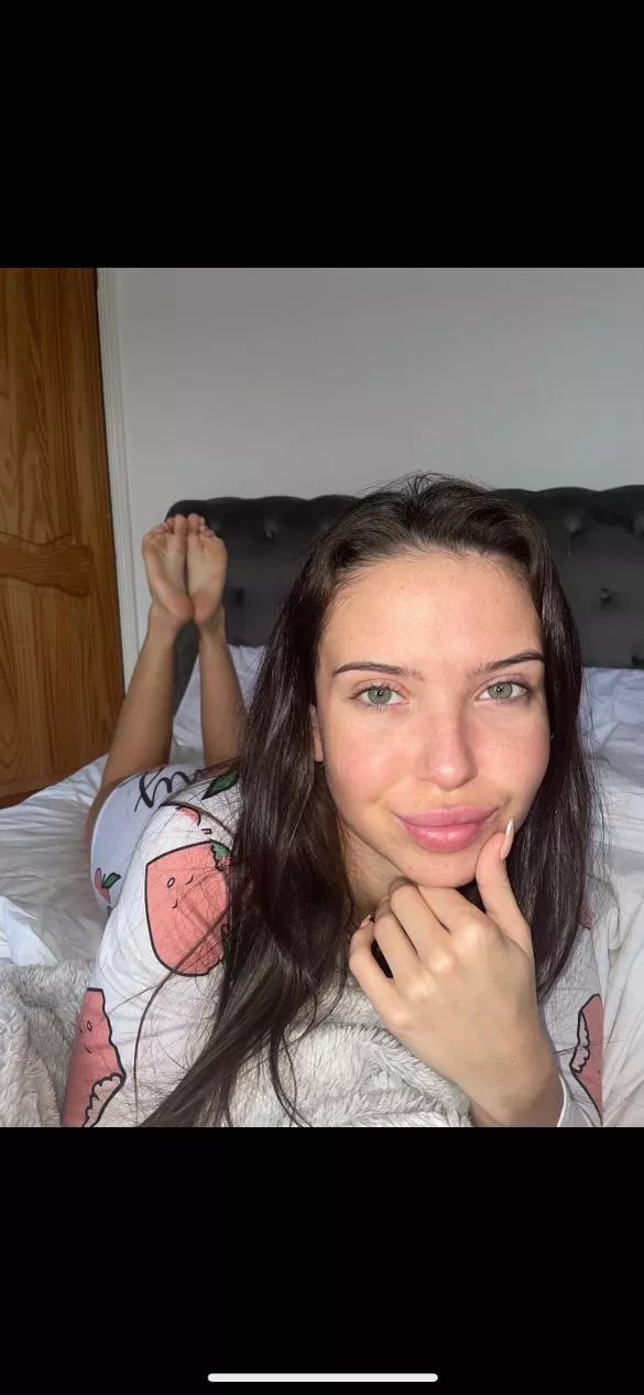 Show me your big dick against my face 👸🏻