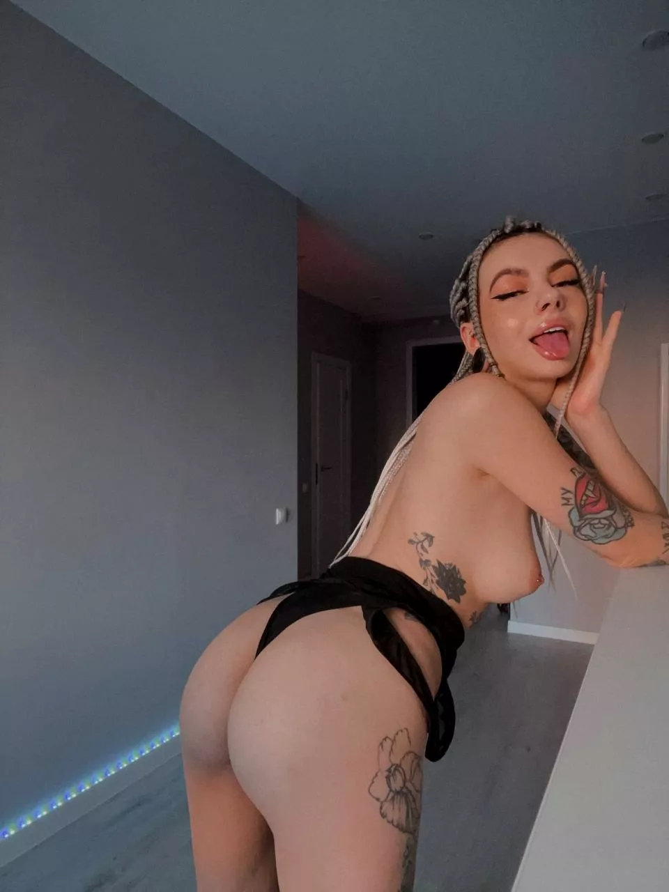 would anyone still fuck me without all my makeup on? i feel like i look so bad without it?