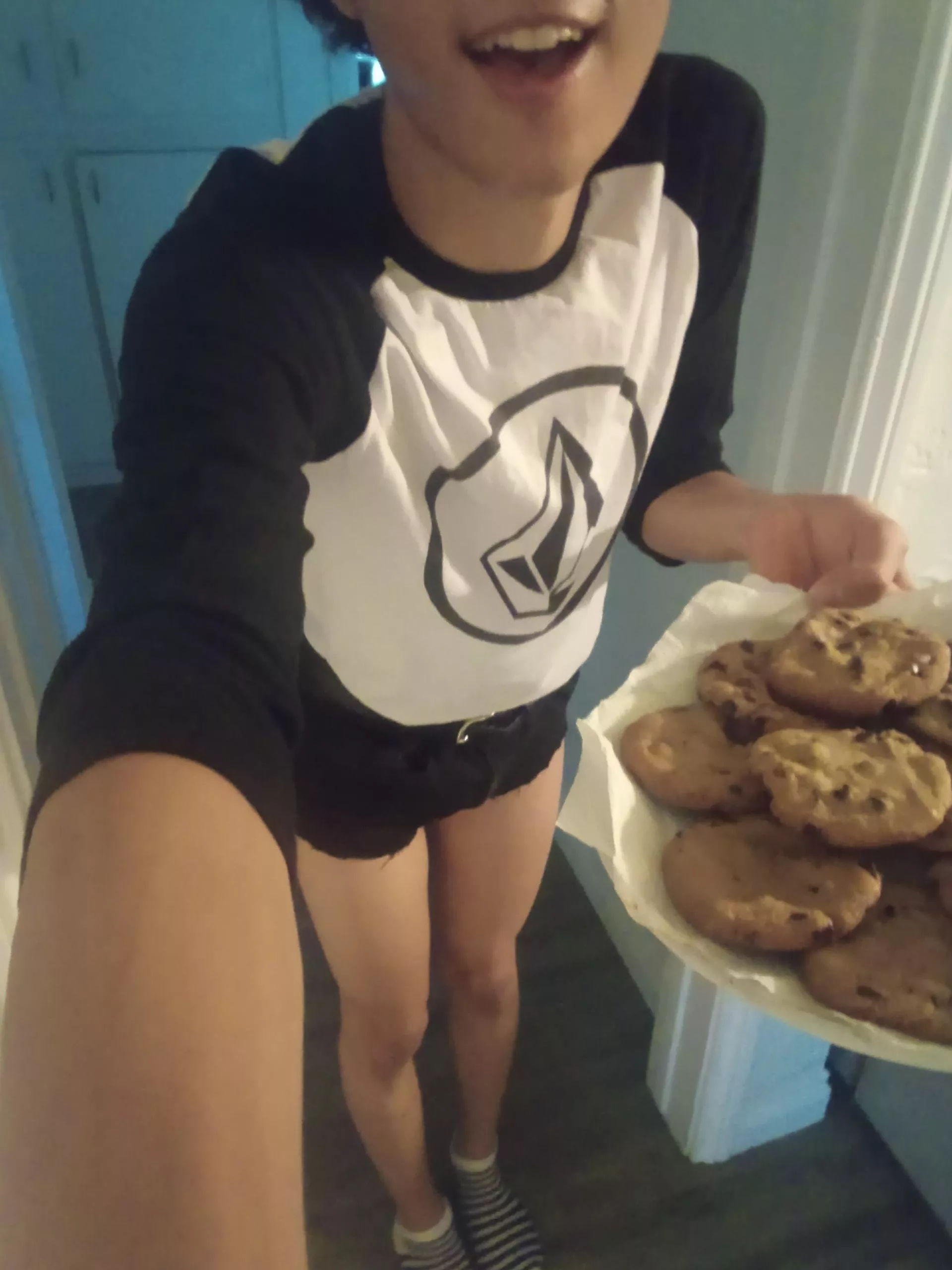 You most have done something nice to have your femboy bf welcome you with cookies 😊