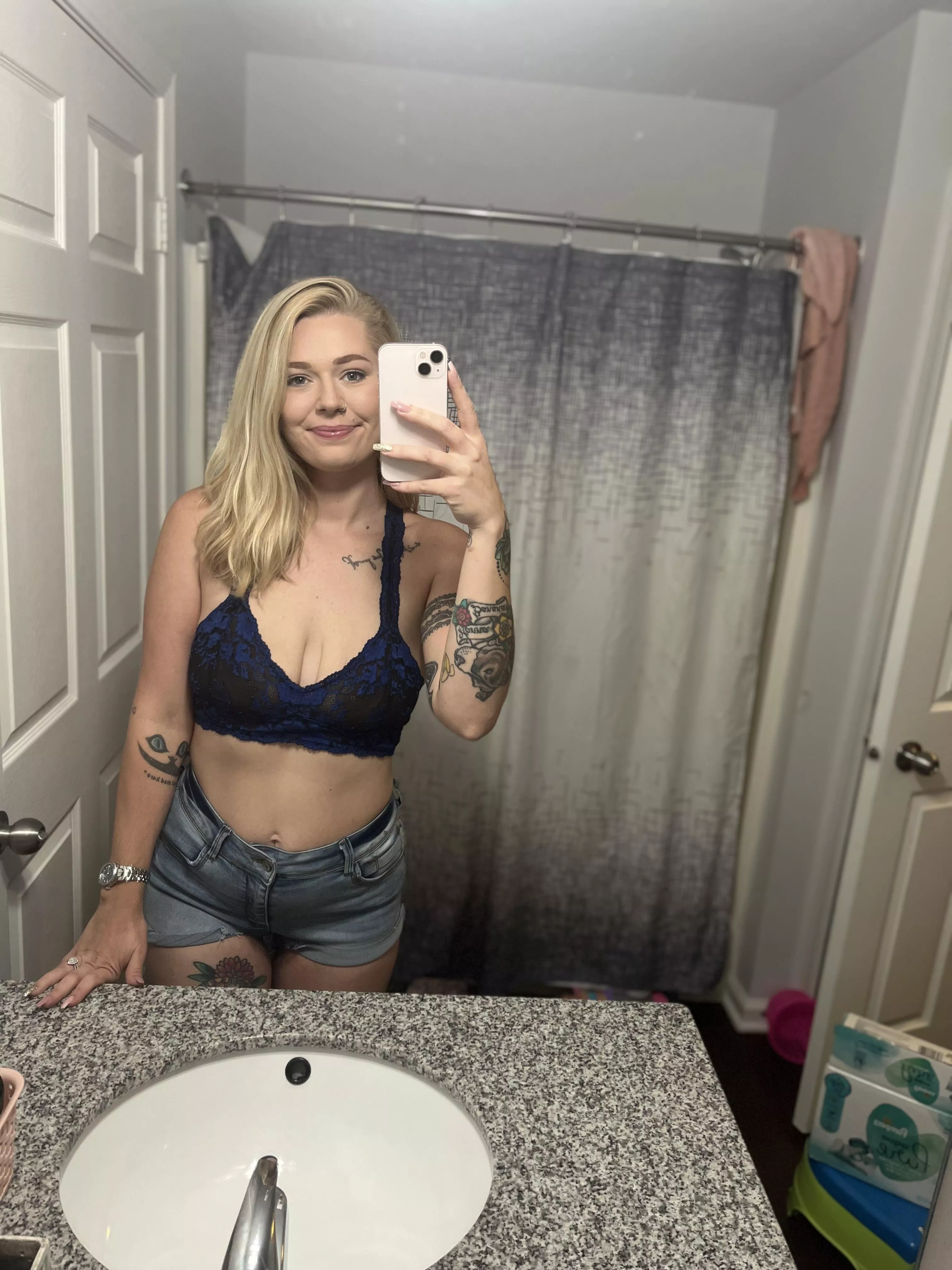 Are blonde moms your type?