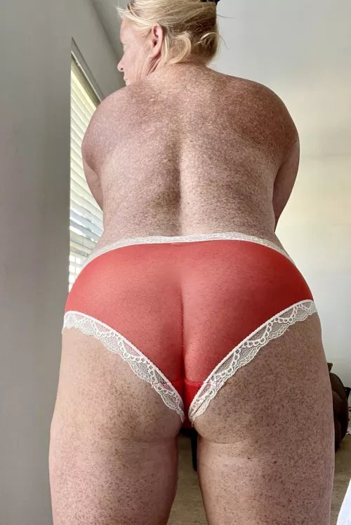 Freckled redhead booty in sheer panties 🔥