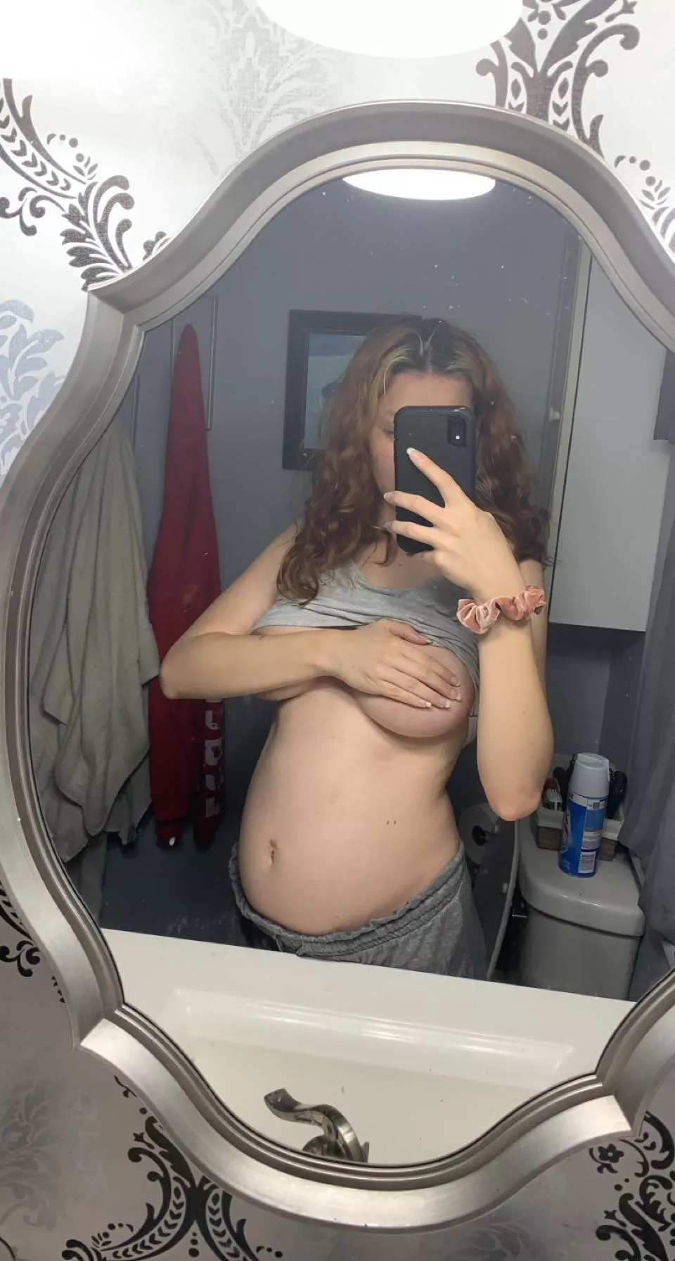 Help me gain confidence to post on my OF 😩 link in bio if you wanna support 😘