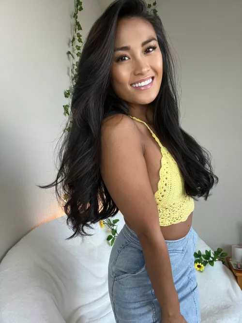 Hi! I'm Asian cutie and I really need your white cock now.🤍😜