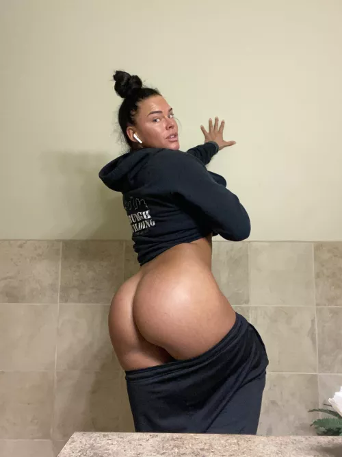 I bet you won’t guess my favorite form of cardio 💦