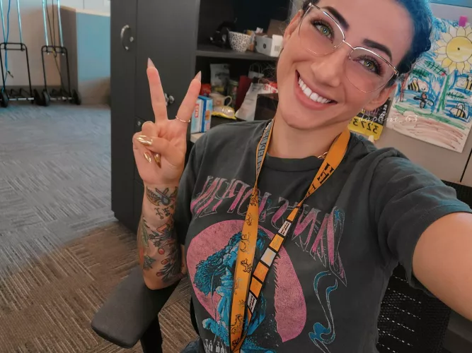 just a scientist mom at work -I know this isnt a sexy pic but I still wanted to wish you a happy Friday. I hope you all have a great long weekend!!!