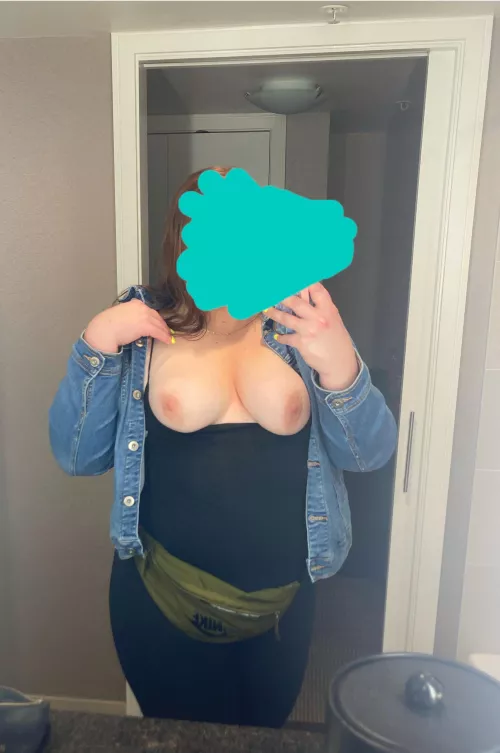 Quick little flash before I head out ❤️