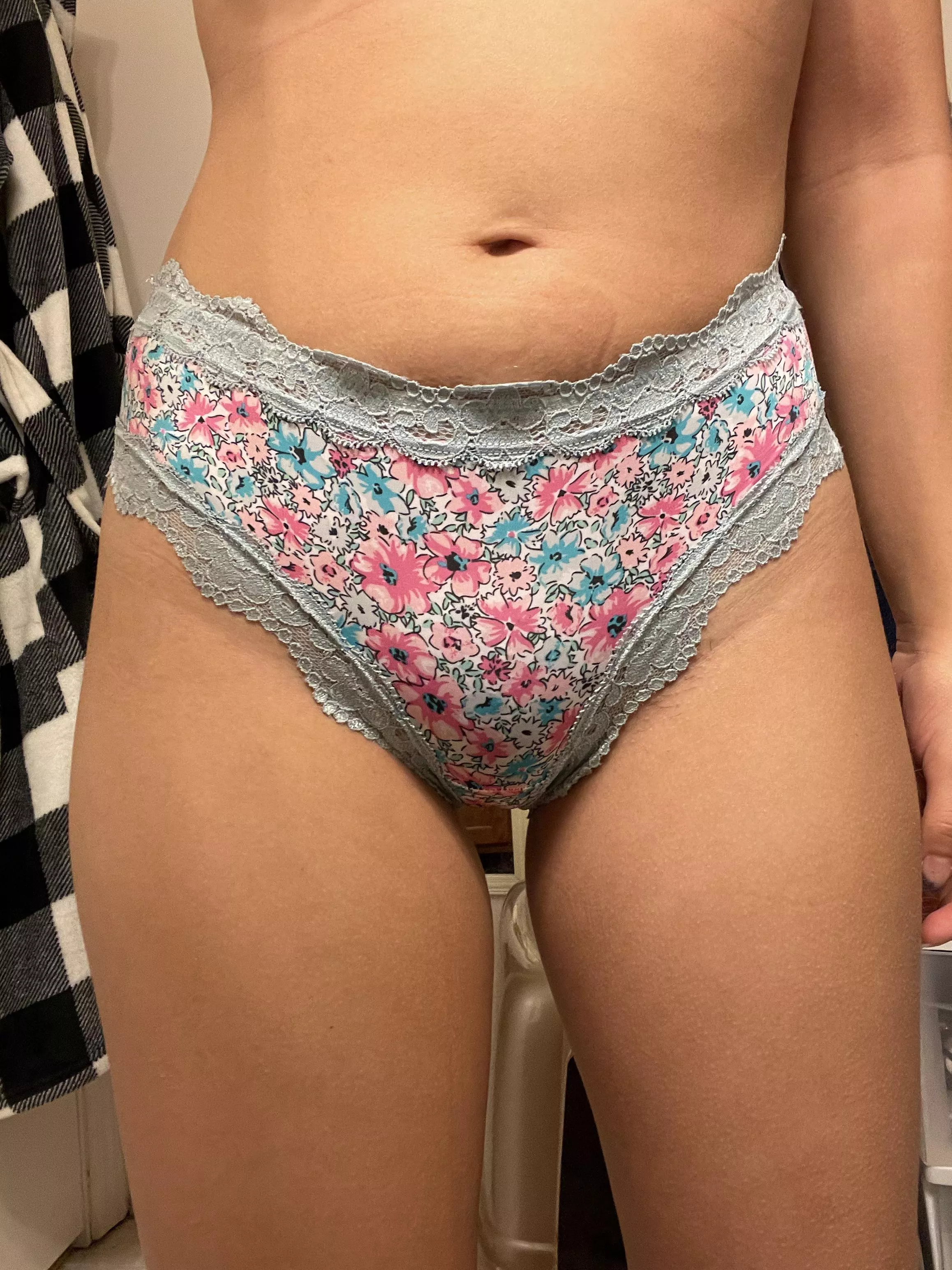 [selling] lots of bras and panties for sale! $30 each message me for more 💙