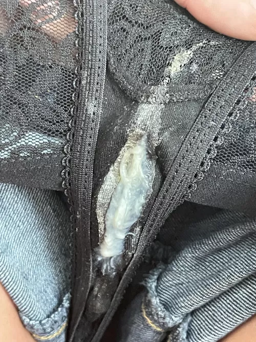 Someone’s a bit wet today .. only 4 hours in 😋 [F]