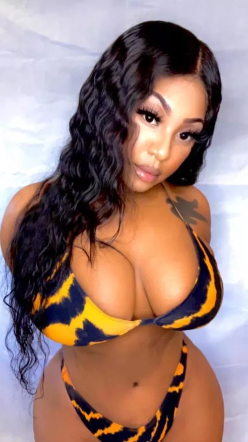 The only thing little penis🤏🏽🍤losers like you are good for is [domme] serving a superior queen like me👸 nastylauryn