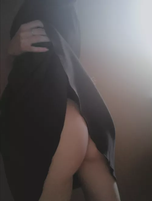 What's under the dress😼