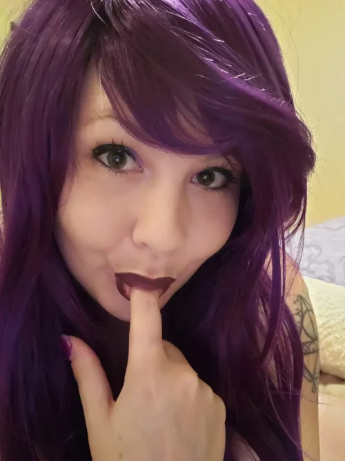 30 yo MILF offers customs, gfe, sexting, and more! 😜😘