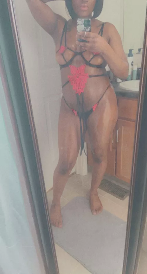 Chocolate ebony wife 32, Ebony Husband 31, couple pic trade together now.. Kik: RedRanger404 vids & pics ppl of color only. 👋🏾😏😊