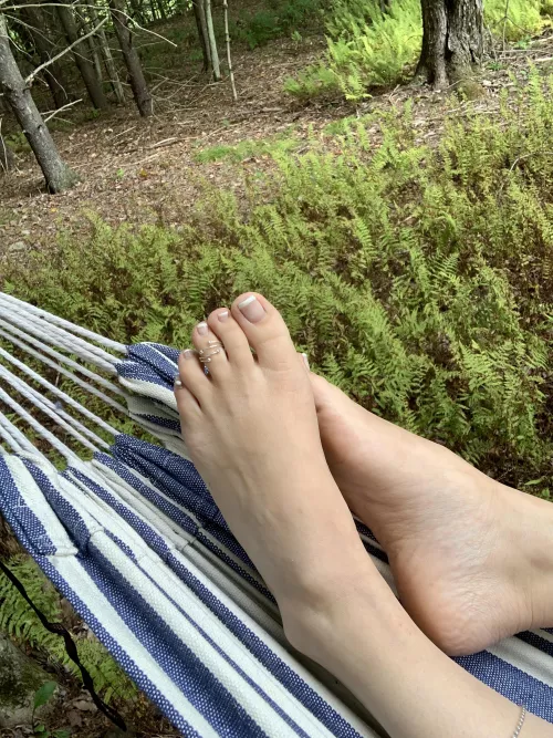Don’t my feet look pretty?!