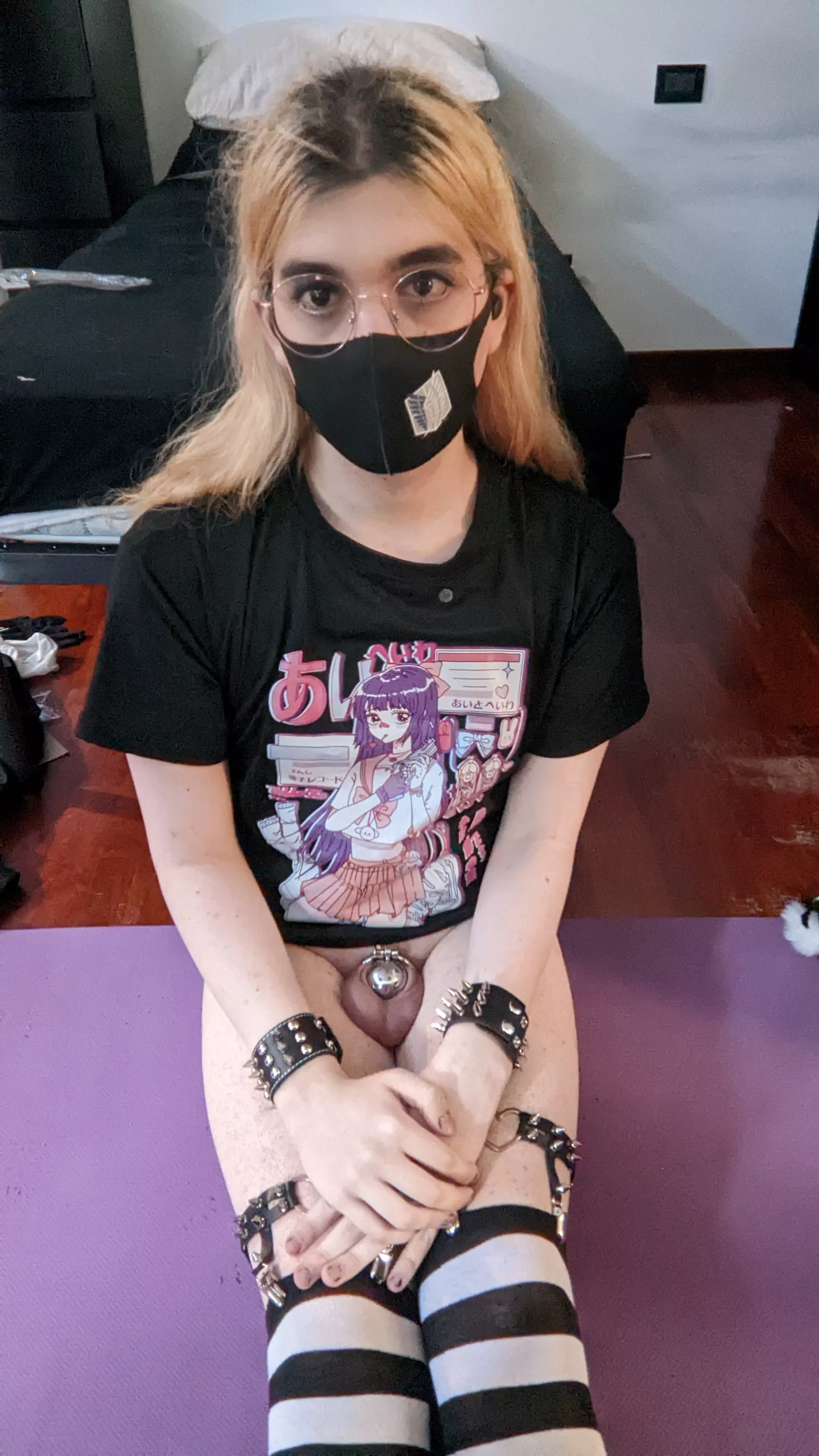 fun fact, i love being micro caged by my partners 😏🖤