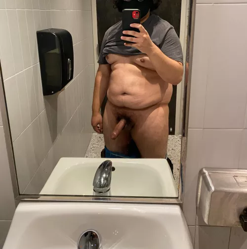 I got horny at work, I was hoping someone would walk in😈