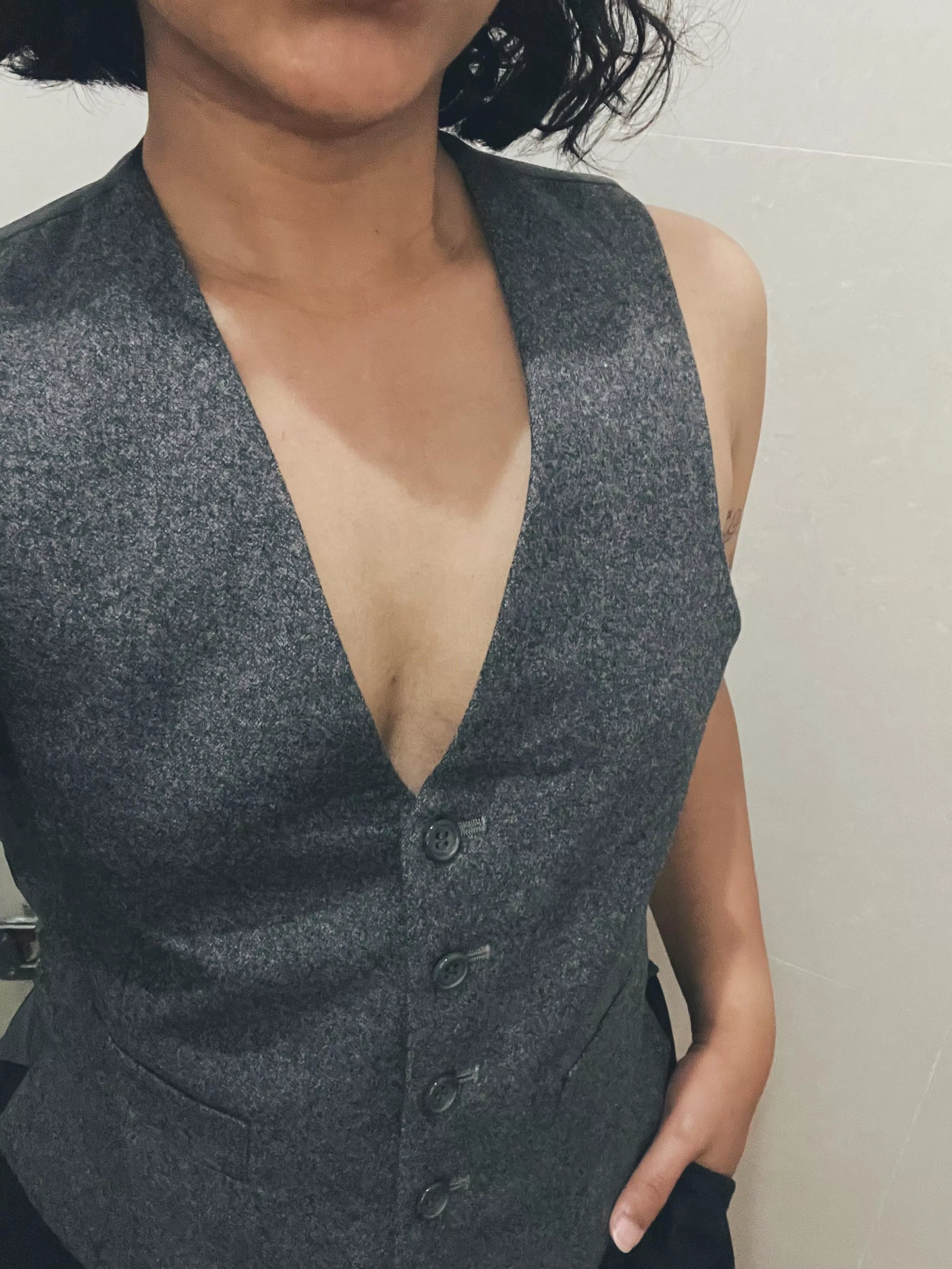 I just want to show off my new vest 💖 [F]