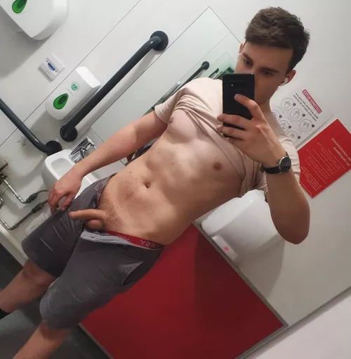 (m 21) give me an honest rating and tell me if you'd date me