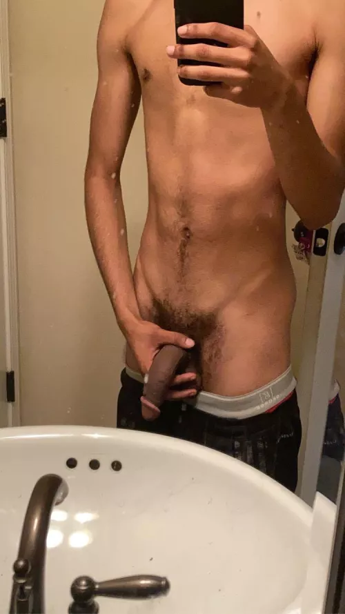 Old pic with the bush, let me know if I should bring it back😈